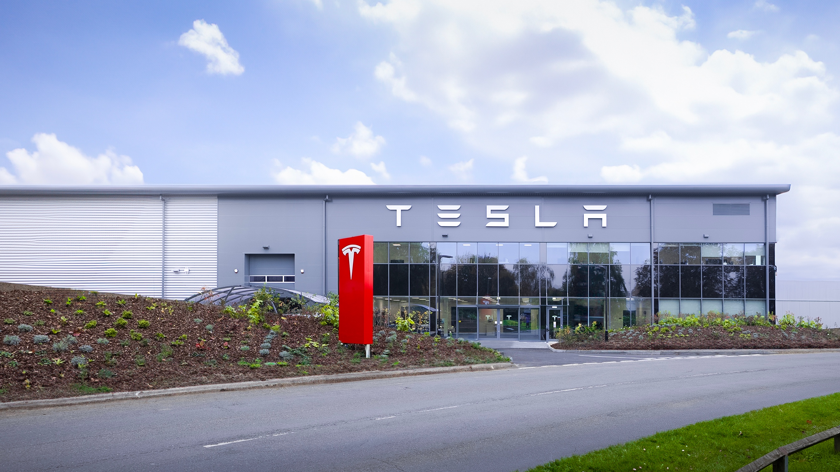 KAM - Wrenbridge Tesla Cambridge - Projects 01